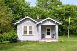 Building Photo - 621 Park Cir