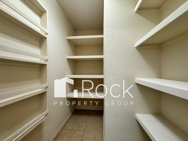 Building Photo - 3 Bedroom Home in North Norman with New Ca...