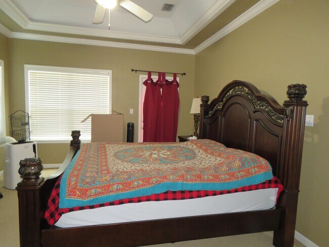 Building Photo - 8113 Glenmore Dr