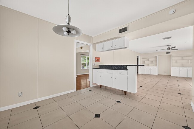 Building Photo - 4002 Mischire Dr