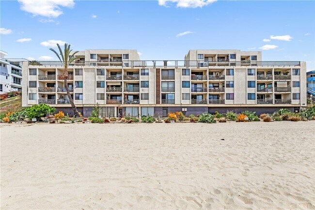 Beach side of Complex - 1140 E Ocean Blvd