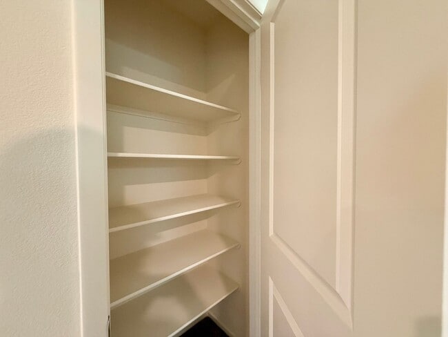 Building Photo - New Townhome for Rent in the Highly Desirable Southwest Area!