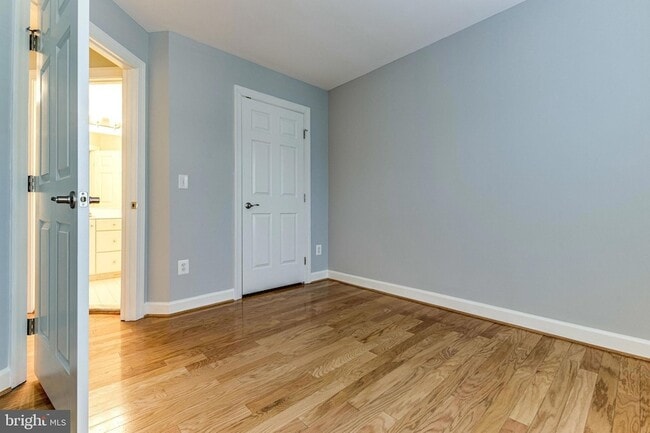 Building Photo - 953 Harrison Cir