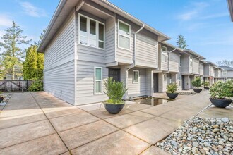 Building Photo - 2Bd/2.5Ba Bellevue Townhouse