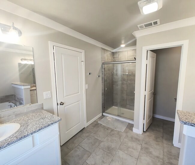 Building Photo - PRE-LEASING for AUGUST - 4 Bedroom in Upland Crossing