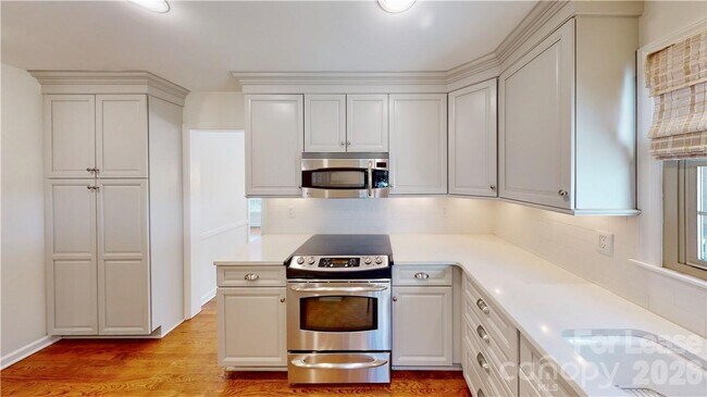 Building Photo - 6810 Rosemary Ln