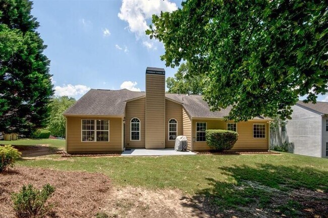 Building Photo - 2630 Highland Pass