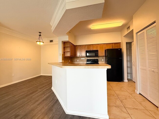 Building Photo - 9208 Myrtlewood Cir W