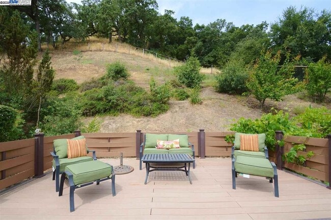 Building Photo - 2051 Pebble Dr