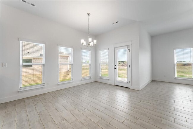 Building Photo - 800 Lewis St