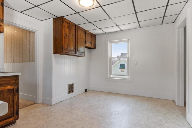 Building Photo - 155 Pond St