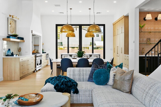 Building Photo - 4207 E Campbell Ave