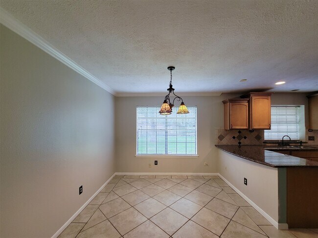 Building Photo - 17207 Meadow Heights Dr