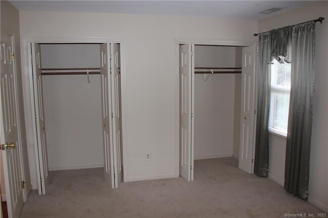 Building Photo - 127 Springbrook Dr