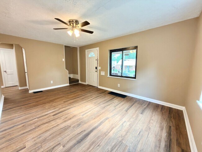 Building Photo - 2033 Dallas Ave