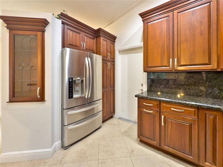 Building Photo - 1583 Presidio Dr