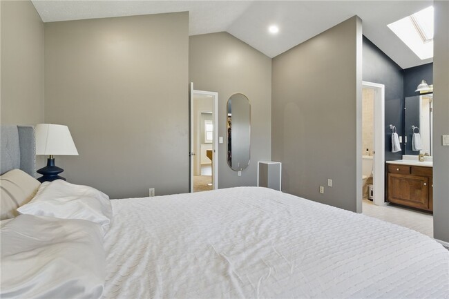 Building Photo - 12 White Oak Bend