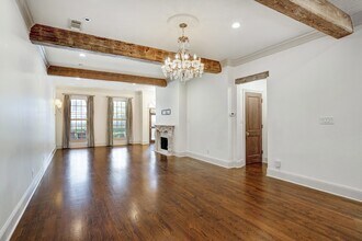 Building Photo - 5124 Chevy Chase Dr