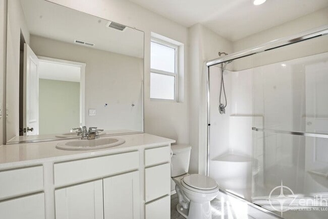 Building Photo - 7805 NE 100th Cir