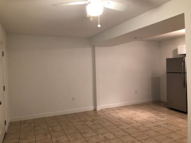 Building Photo - 211 Green Acres Rd