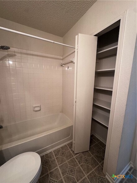 Building Photo - 1613 Bobby Lee Dr