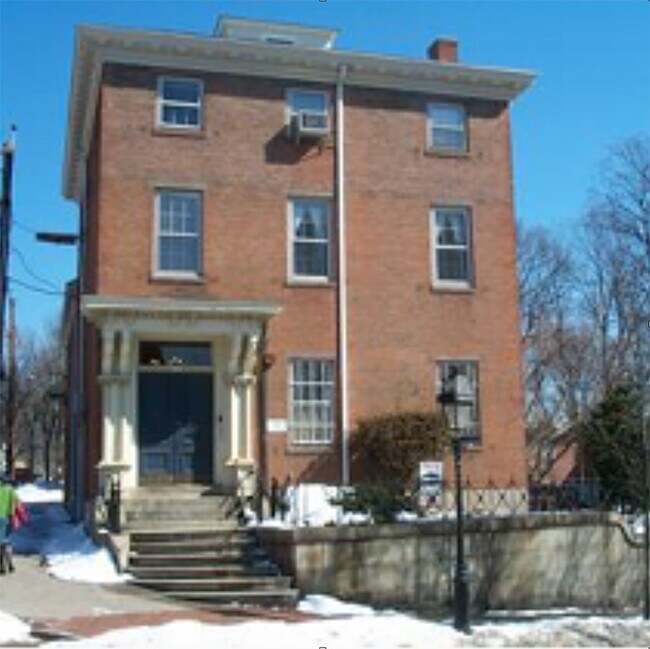 Primary Photo - 395 Benefit St
