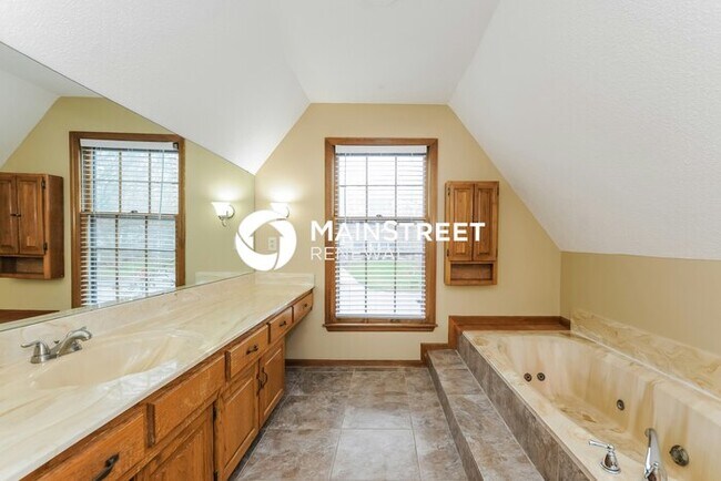 Building Photo - 3 Bedroom Pet-Friendly Home in Olathe, KS ...