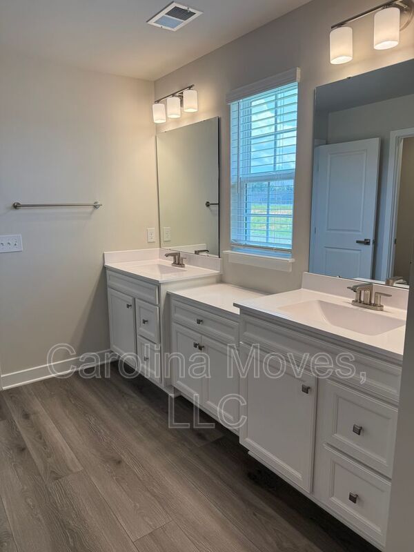 Building Photo - 7071 Glass Ct