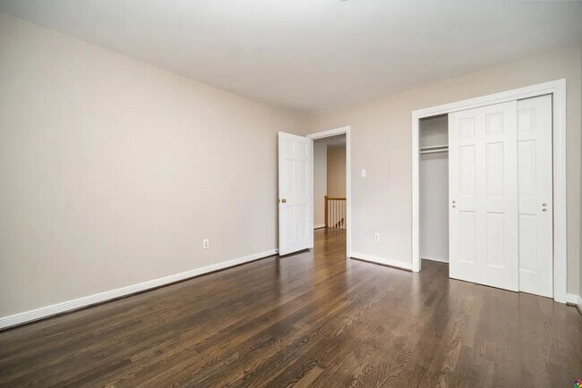 Building Photo - Incredible 2 story in West End with huge w...