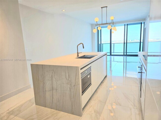 Building Photo - 700 NE 24th St