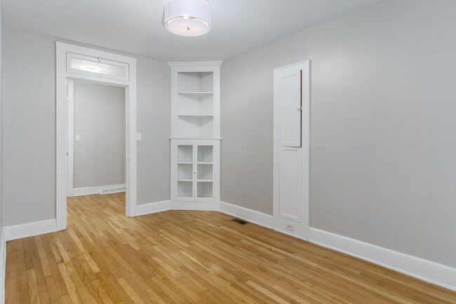 Building Photo - Live in the Heart of Shandon – Stylishly R...
