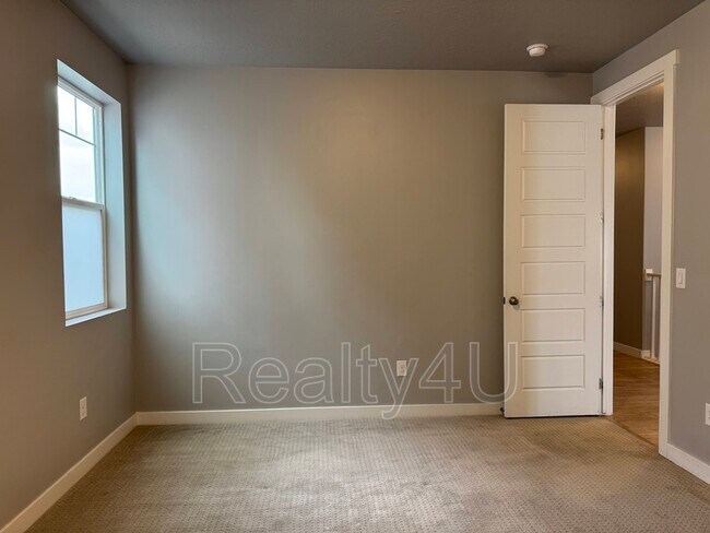 Building Photo - 1433 Dairy Ln