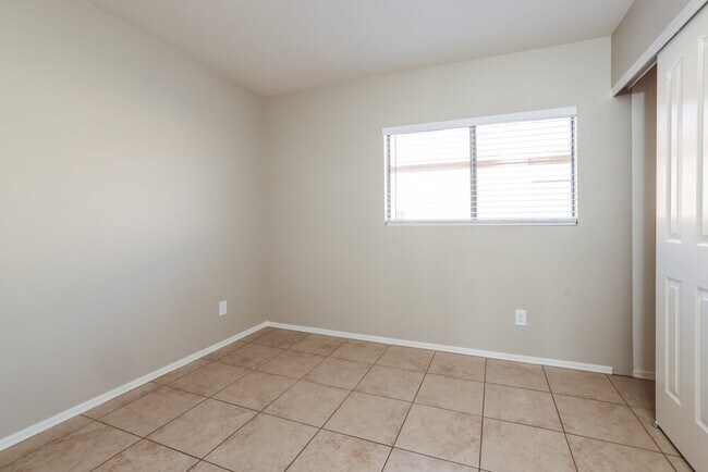 Building Photo - 1774 W Summer Dawn Dr