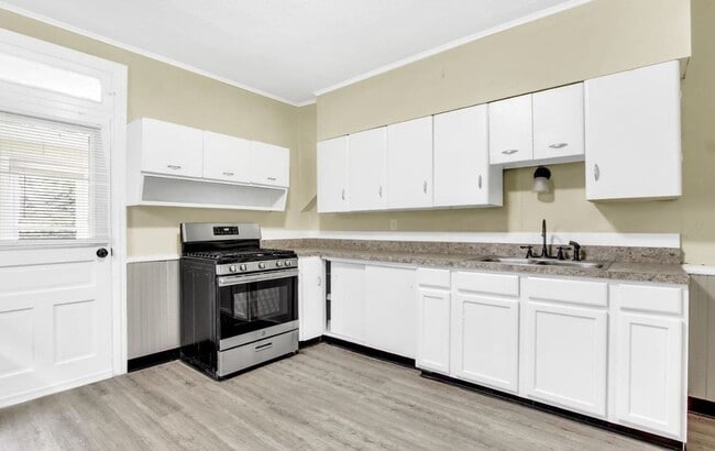 Building Photo - Bright 4 Bedroom, 1.5 Bath Home in Enola Pa!