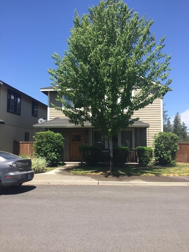 Building Photo - PET FRIEDNLY HOME Near Old Mill District, quiet neighborhood.