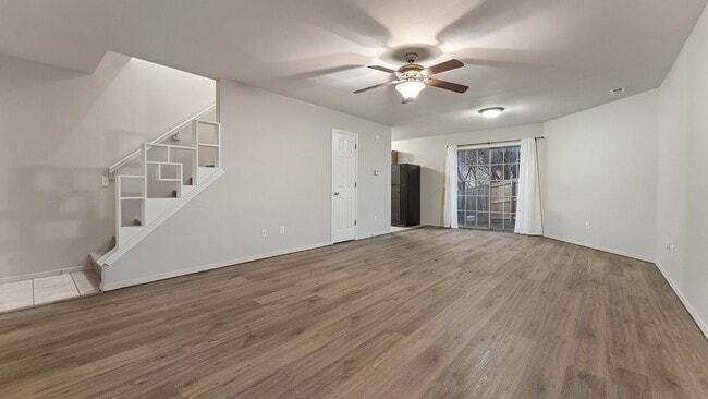 Building Photo - "Cozy 2-Bedroom Duplex Retreat on East Dra...