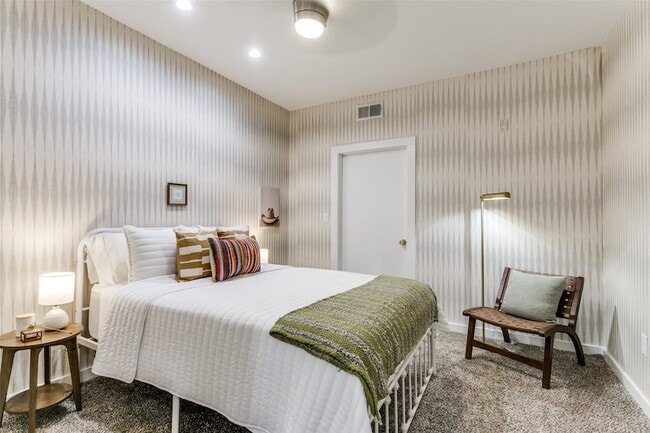 Building Photo - 4040 N Hall St