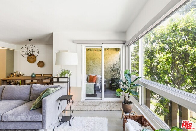 Building Photo - 5625 Green Valley Cir