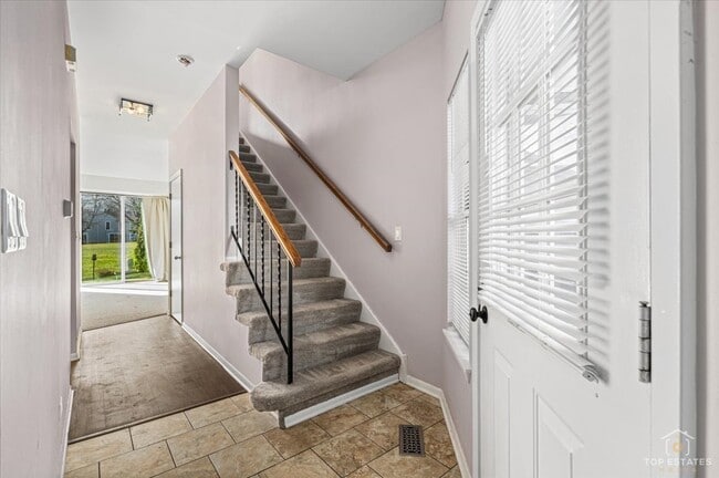 Building Photo - 1260 Cranbrook Dr