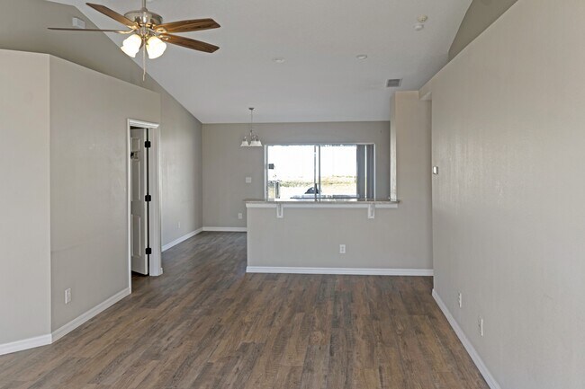 Building Photo - 1117 Peregrine St