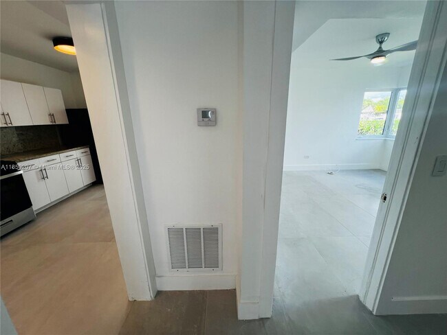 Building Photo - 2045 Calais Dr