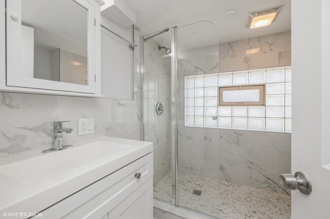 Building Photo - 5348 S Merrimac Ave