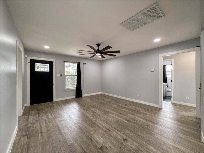 Building Photo - 730 Dunkley Dr