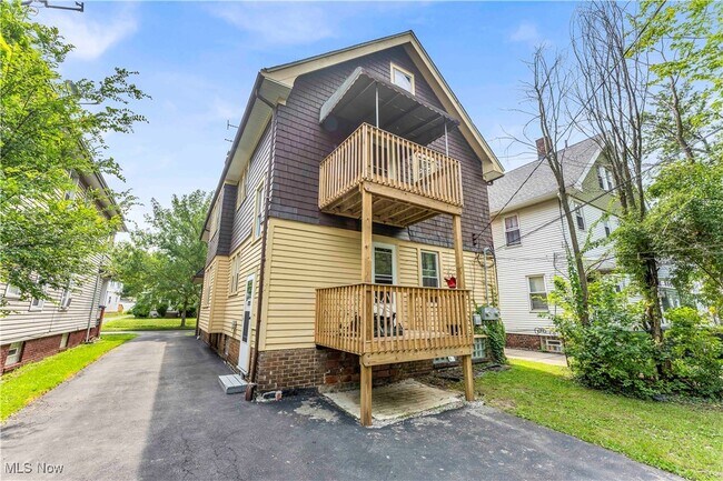 Building Photo - 862 Greyton Rd