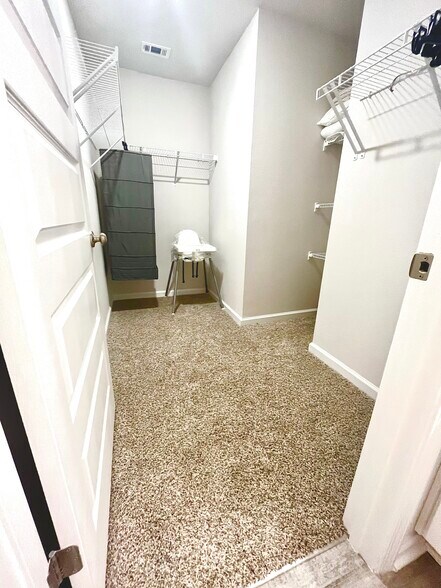 Building Photo - 4428 White Cedar Ct