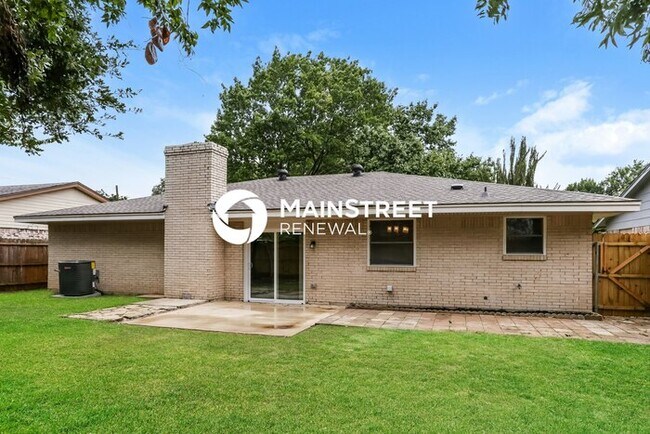 Building Photo - 3 Bedroom Pet-Friendly Home in Irving, TX with Main Street Renewal