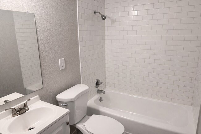 Building Photo - Cute Three Bedroom Home