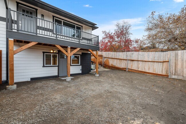 Building Photo - 460 N James Ave