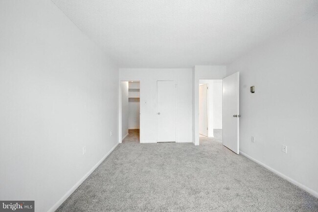 Building Photo - 2500 N Van Dorn St