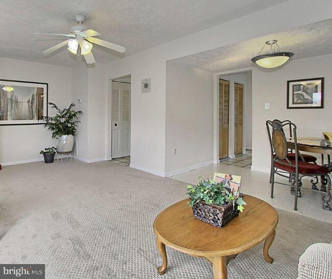 Building Photo - 8607 Woodhue Ct